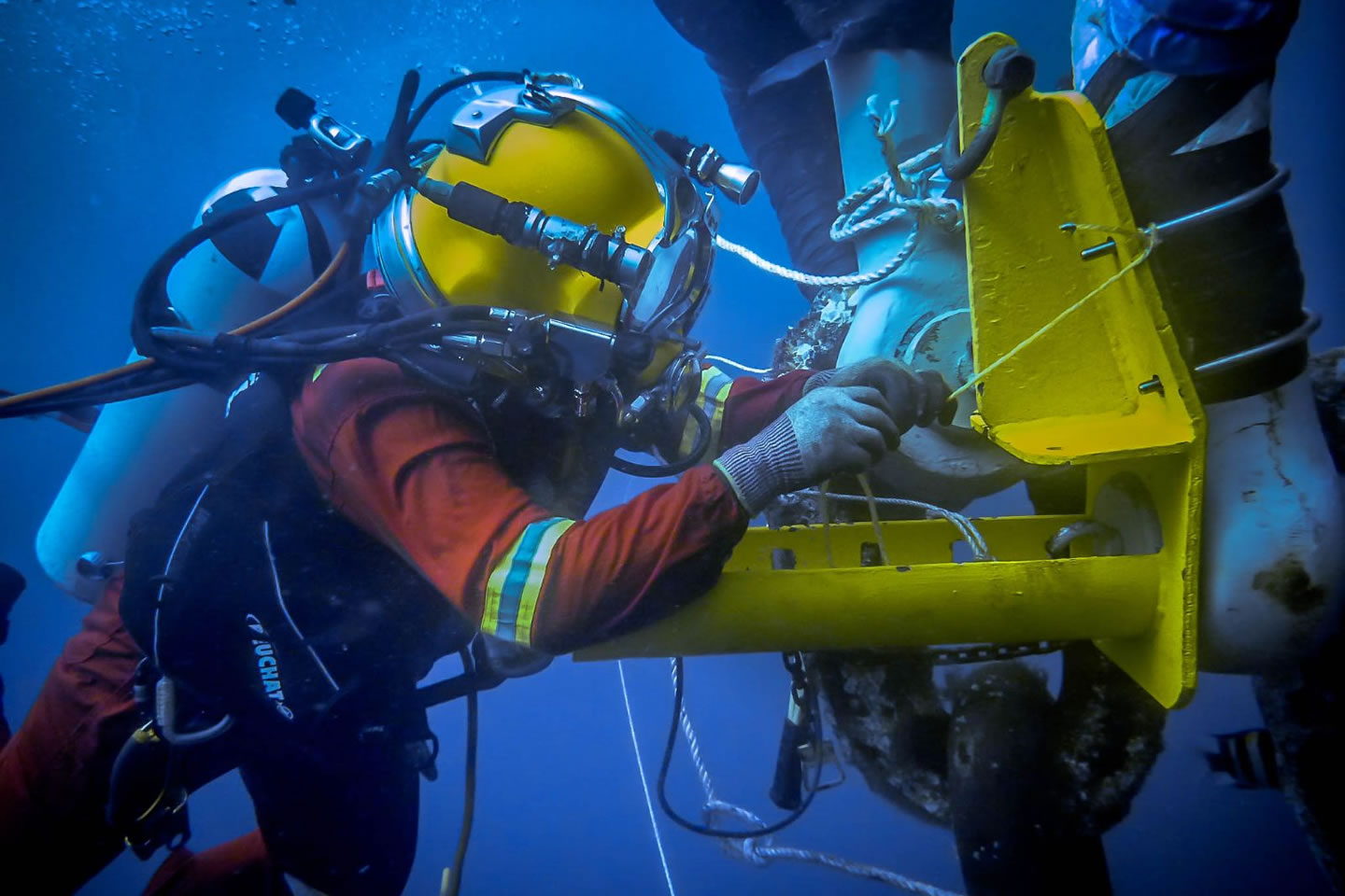 Certified underwater inspection and survey services